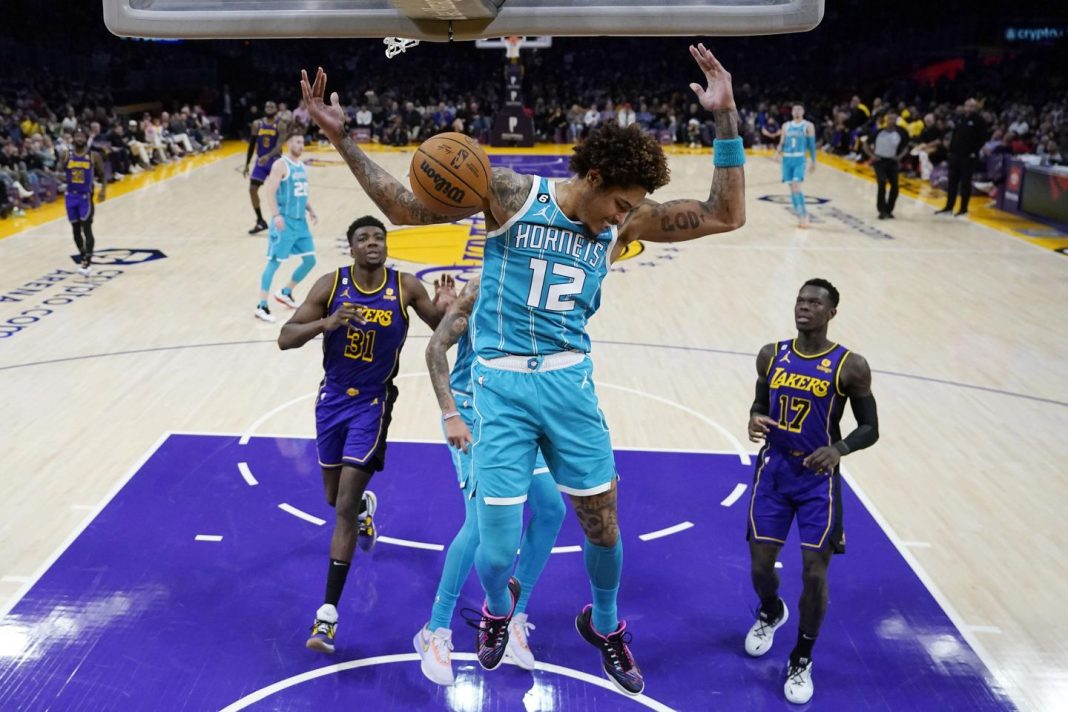 hornets-overcome-lebron’s-comeback,-hold-off-lakers-134-130