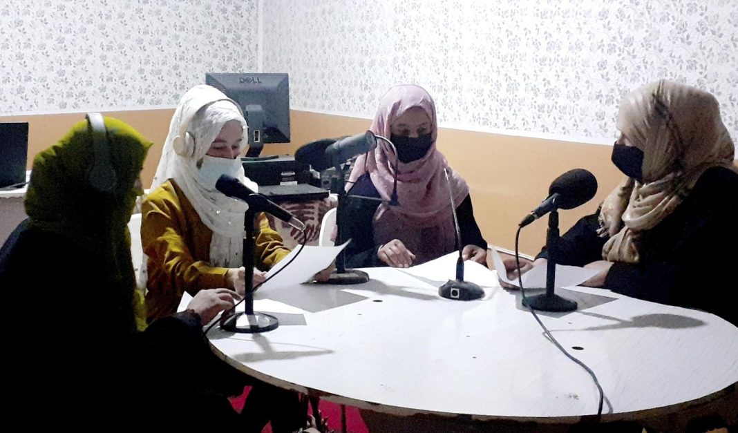 afghan-women-run-radio-resumes-broadcasts-after-shutdown