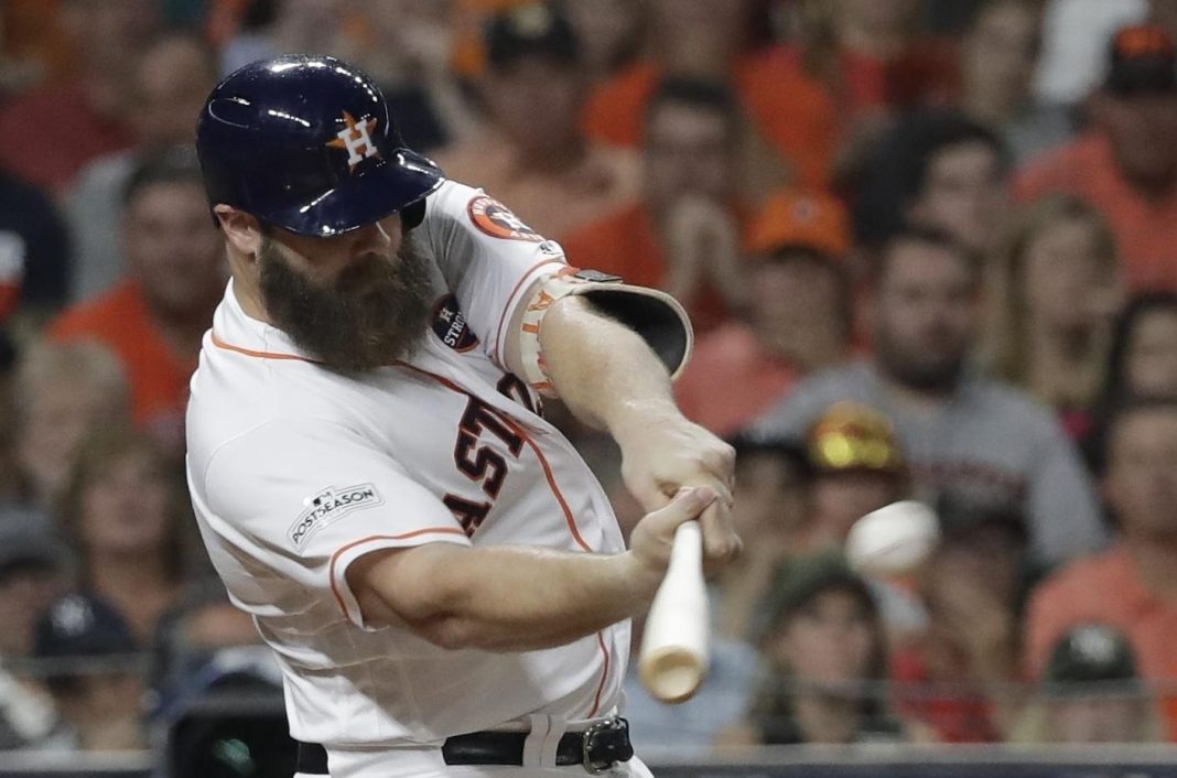 former-astros-catcher-gattis-dishes-dirt-on-2017-sign-stealing,-including-in-playoffs