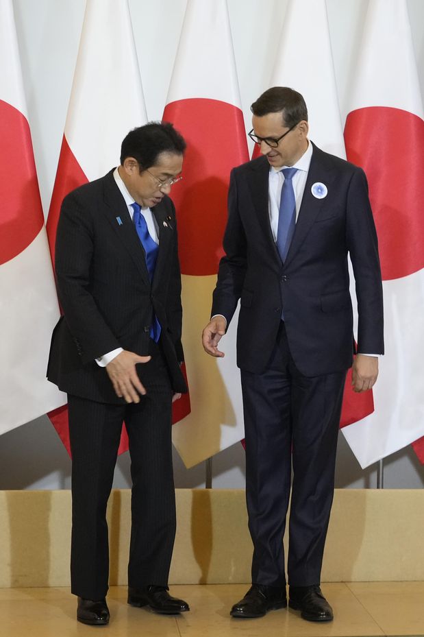 japan’s-leader-holds-security,-business-talks-in-poland-on-his-way-to-nato-summit